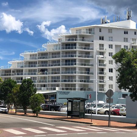 Base Holidays - Ettalong Beach Premium Apartments Екстер'єр фото