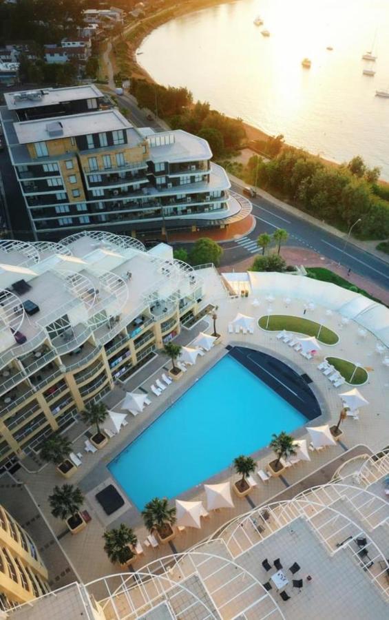 Base Holidays - Ettalong Beach Premium Apartments Екстер'єр фото