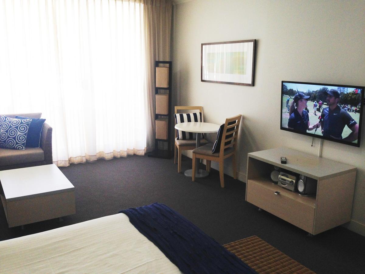 Base Holidays - Ettalong Beach Premium Apartments Екстер'єр фото