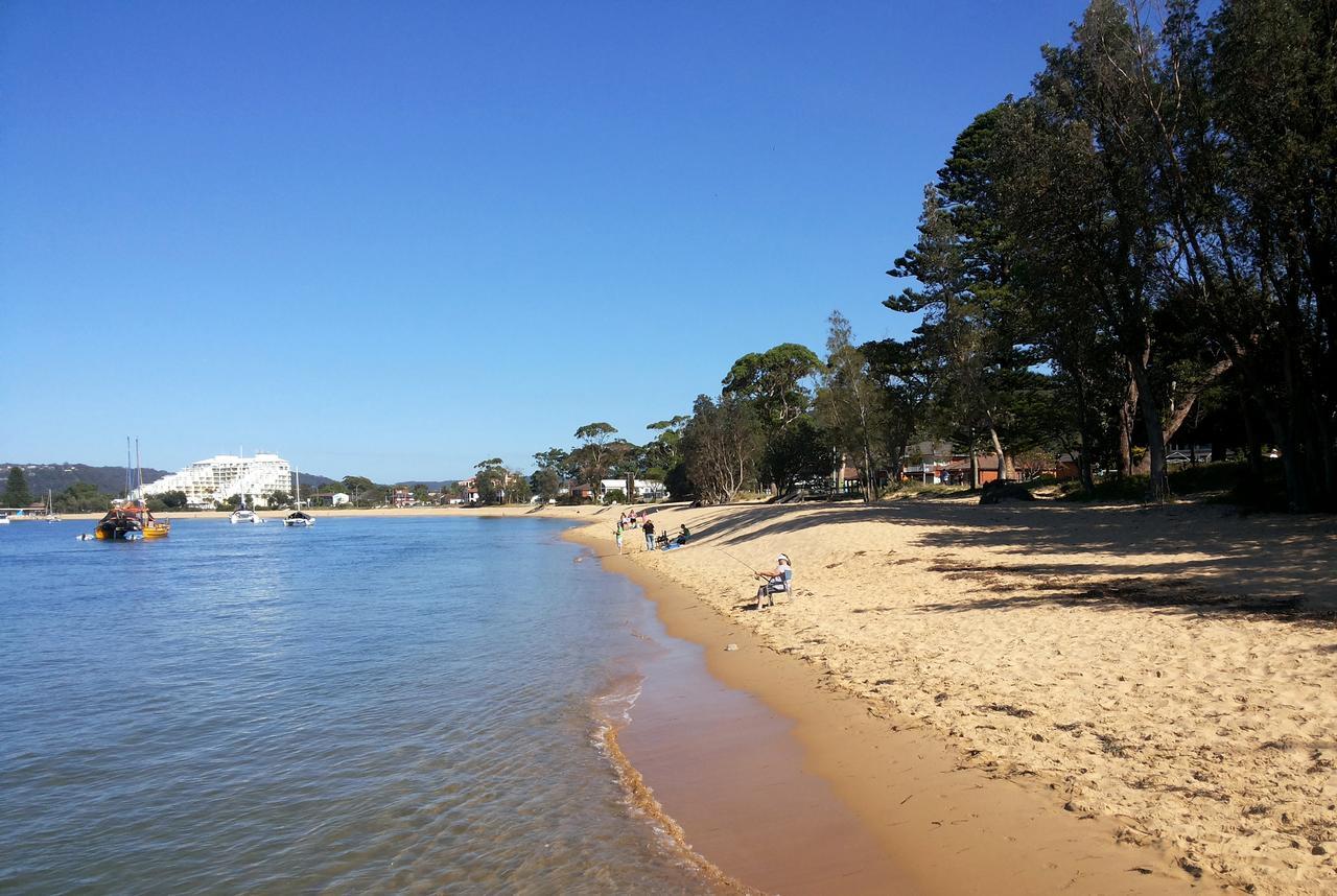 Base Holidays - Ettalong Beach Premium Apartments Екстер'єр фото